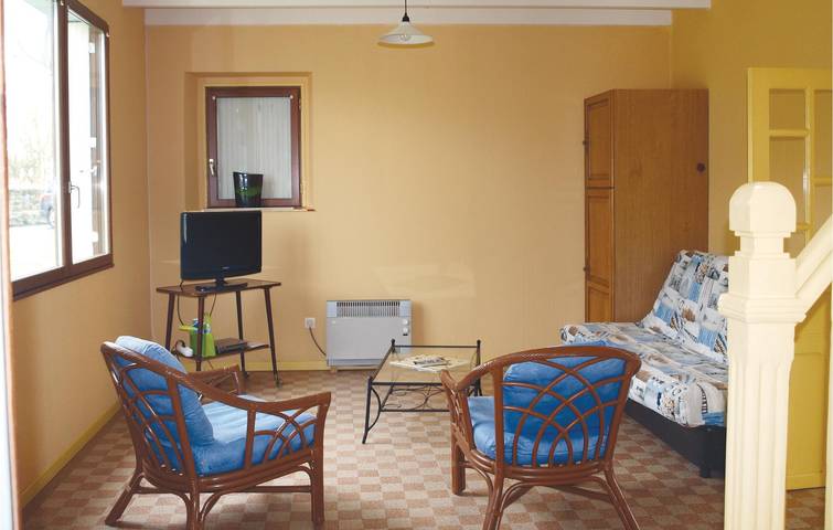 Apt confortable de 90m2 avec parking et jardin, 2km de la côte et 800m de Kerbors in Kerbors, Côte de Granit Rose