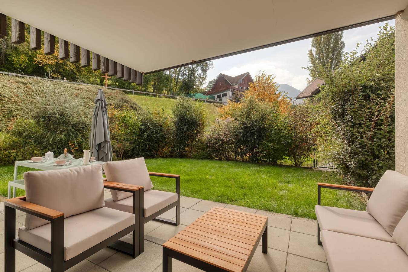 Entire holiday apartment, La caseta, appartement de charme dans une résidence au calme in Duingt, Bauges