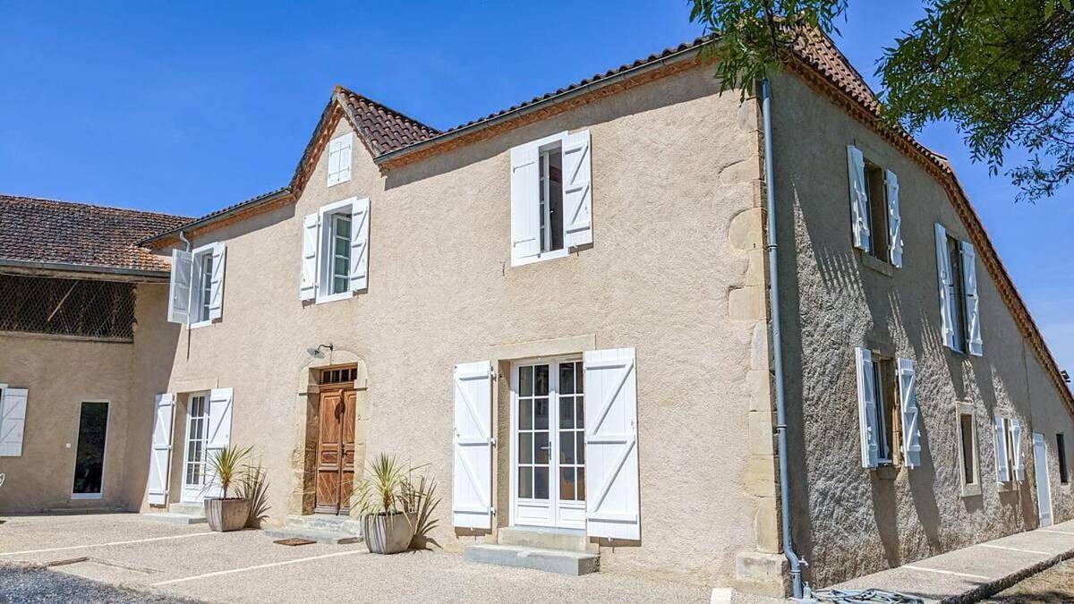 Four-Bedroom Holiday Home in Troncens, Gers