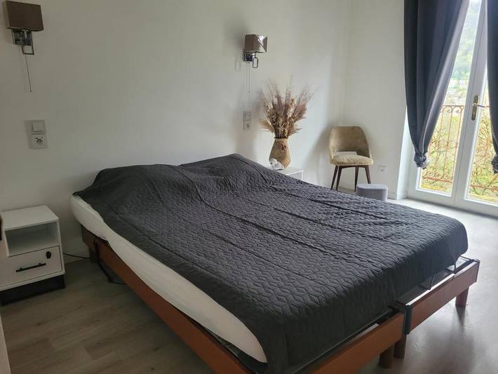 Gîte pour 4 personnes, avec vue et jardin à Vic-sur-Cère - 4
