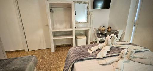 Apartment for 2 People in Perissa, Santorini, Photo 3