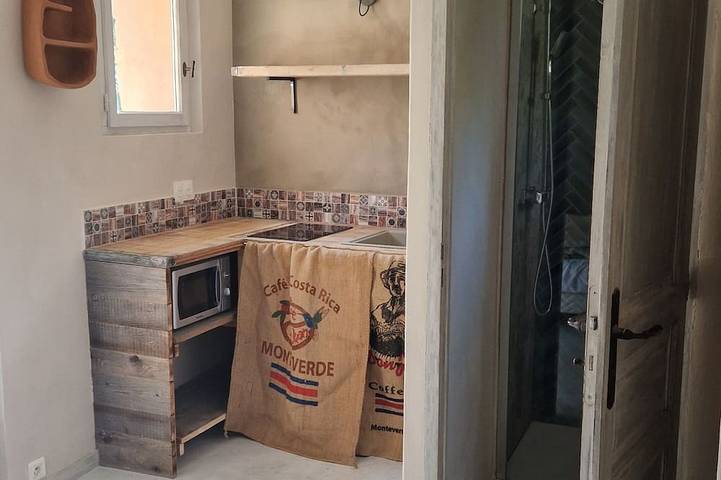 Location de vacances pour 2 personnes, avec jardin et piscine à Le Castellet - 3