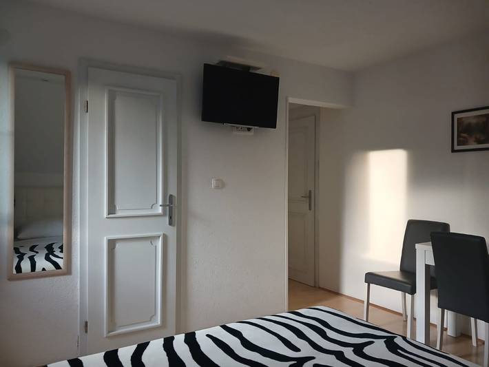 Ganze Wohnung, Villa Lika Annex - Double Room 3 (small room) in Smoljanac, Plitvicer Seen