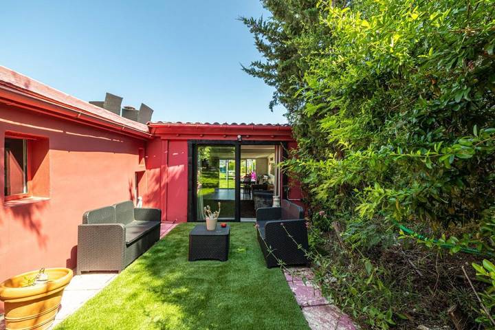 Location de vacances pour 6 personnes, avec terrasse ainsi que vue et piscine à Colomars - 3