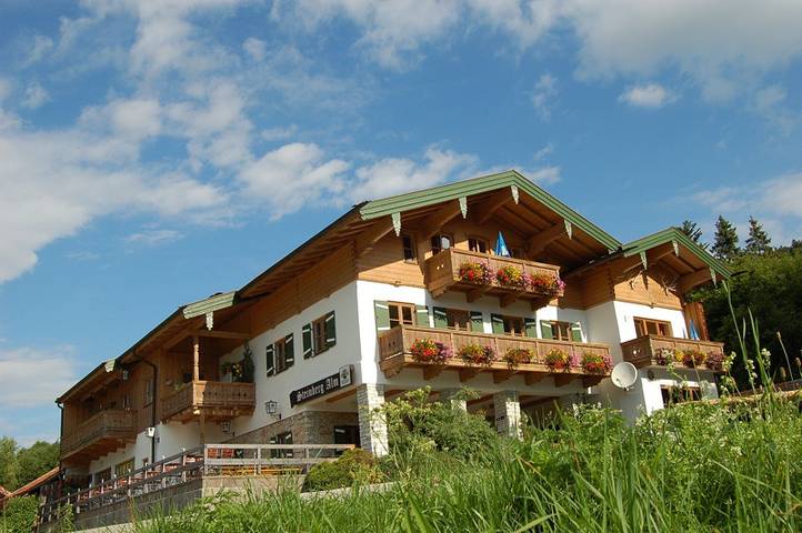 Ganze Ferienwohnung, Berggasthaus Steinberg-Alm inkl. Chiemgaukarte - Ferienwohnung Sophia 34qm, Balk., Kochni., 1 Schlafzimmer, Wohnzimmer, max 2 P. in Ruhpolding, Bayerische Alpen