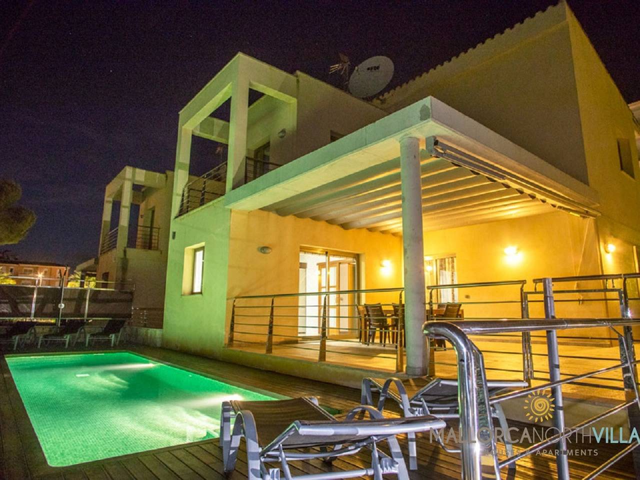 Moderne Villa in Playa de Muro in Strandnähe für 6 Pers in Playa de Muro, Muro