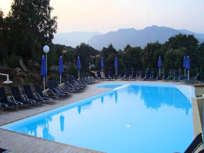 Gîte pour 8 personnes, avec piscine, adapté aux familles dans Sainte-Lucie de Porto-Vecchio - 2