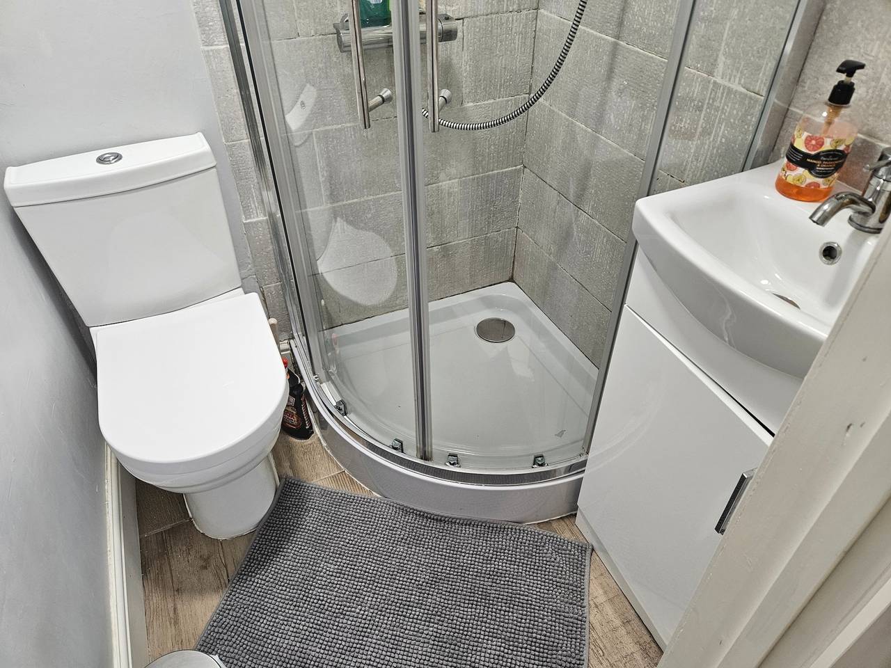 Town Centre Studio - Sleeps 2 - Parking in Reading, Berkshire