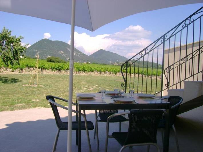 Gîte pour 4 personnes, avec terrasse et piscine