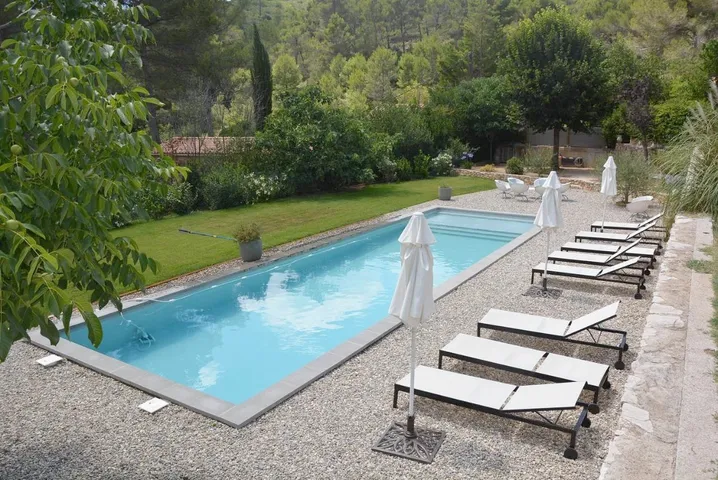 Alojamiento y desayuno para 2 personas, con vistas y jardín además de piscina y terraza - 1