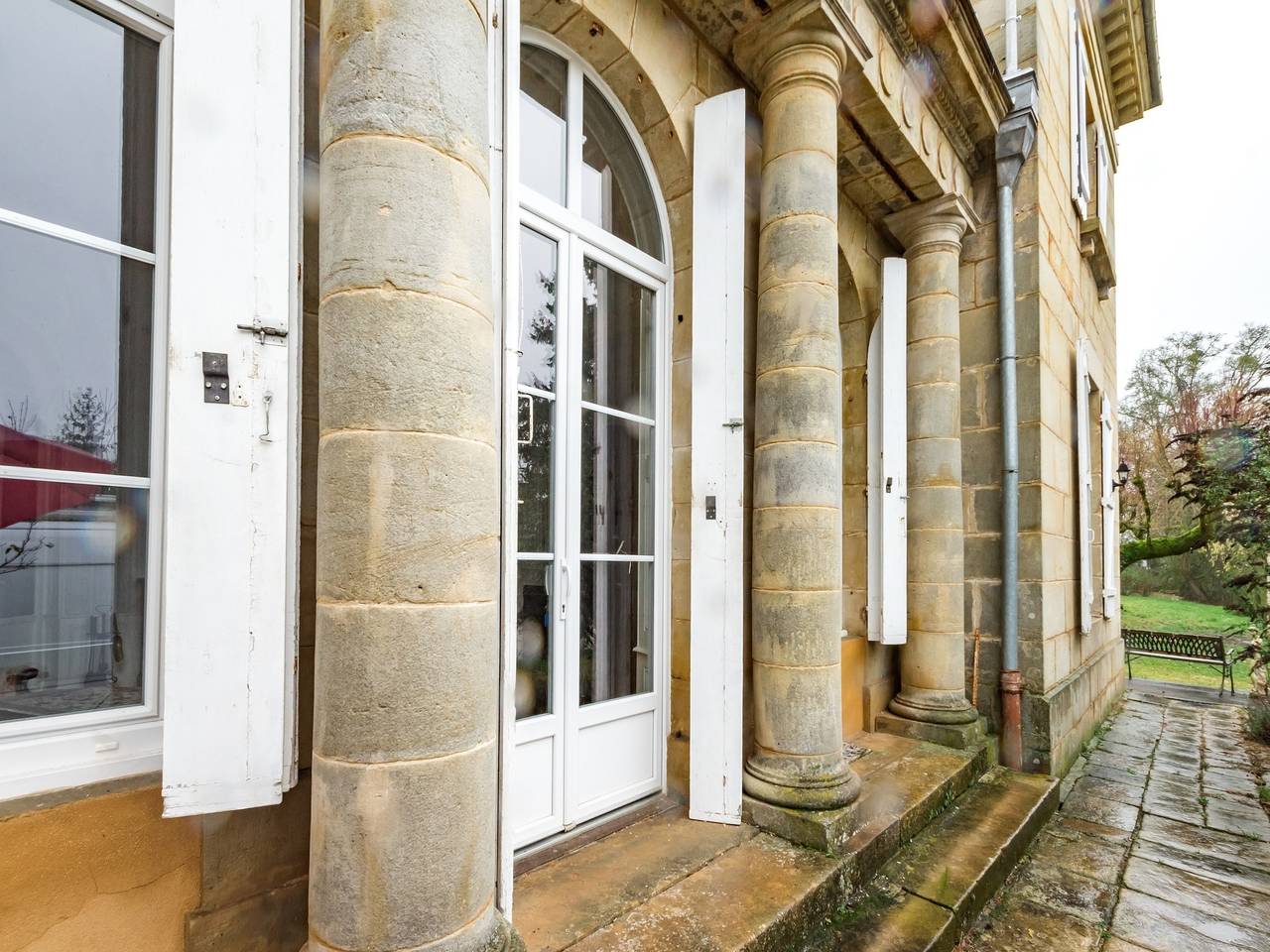 Castillo con parque privado y cancha de tenis. in Anrosey, Alto Marne