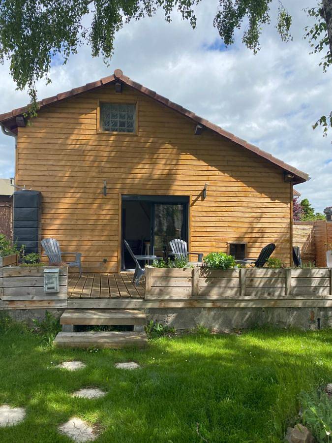 Location de vacances pour 4 personnes, avec vue et jardin dans Davayat