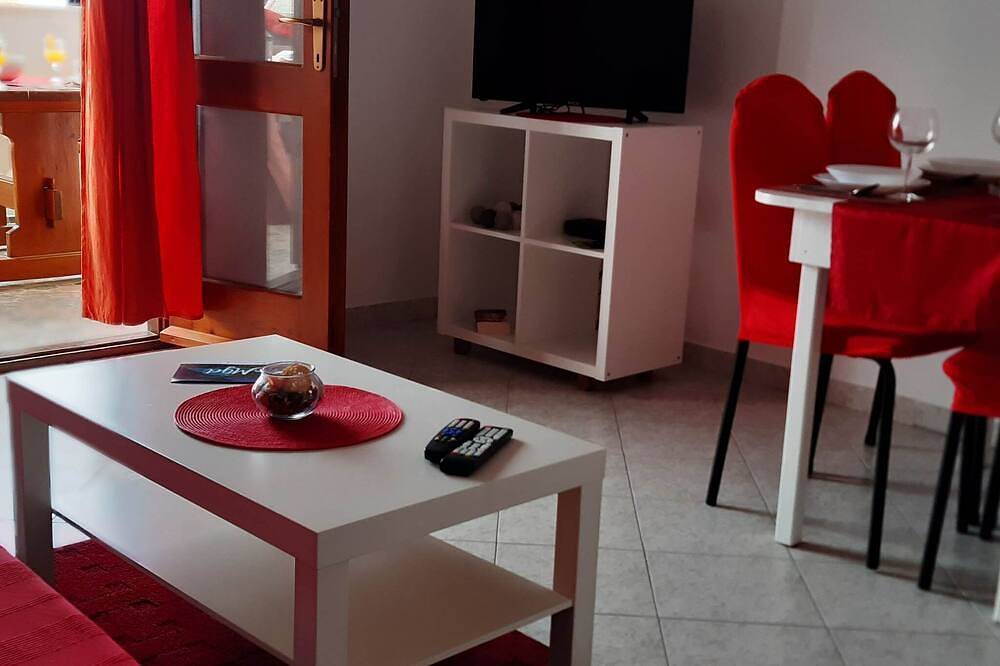 Ganze Wohnung, Apartments Cumbelic - One Bedroom Apartment with Balcony and Sea View A2 in Mljet