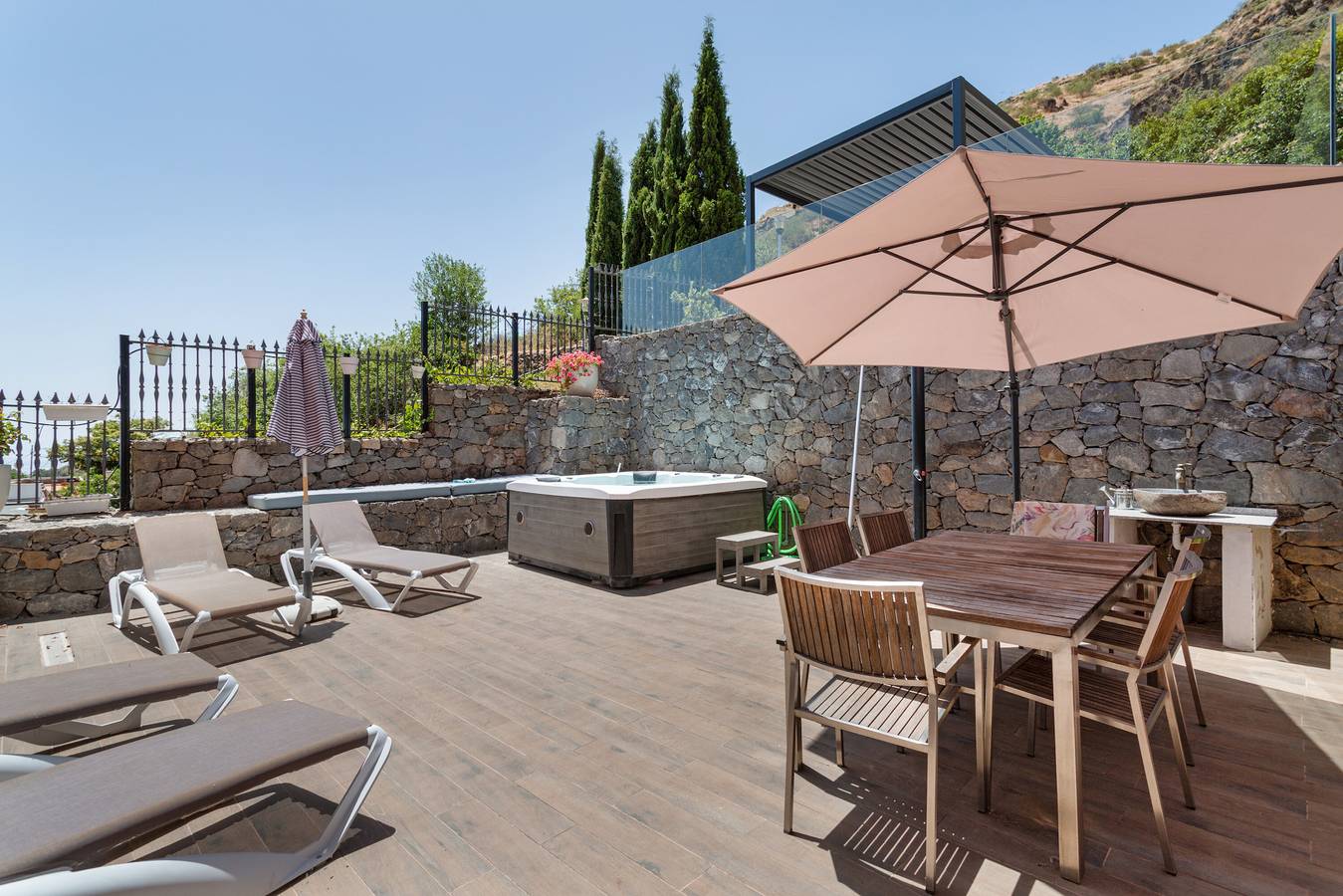 Ferienvilla 'Mogaren Naturaleza Y Relax' mit Bergblick, Wi-Fi und Klimaanlage in El Peñón, Vega de San Mateo