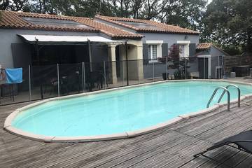 Gîte pour 4 personnes, avec terrasse et jardin à Aubussargues