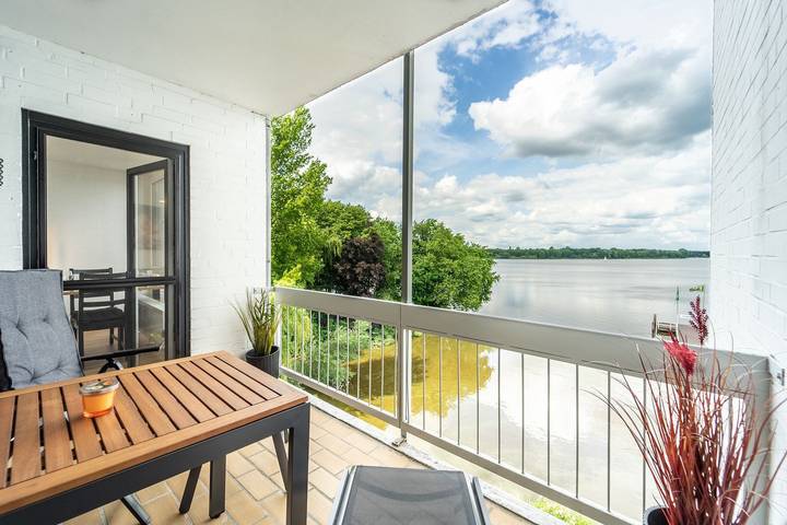 Ferienwohnung für 2 Personen, mit Balkon und Seeblick in Ostfriesland