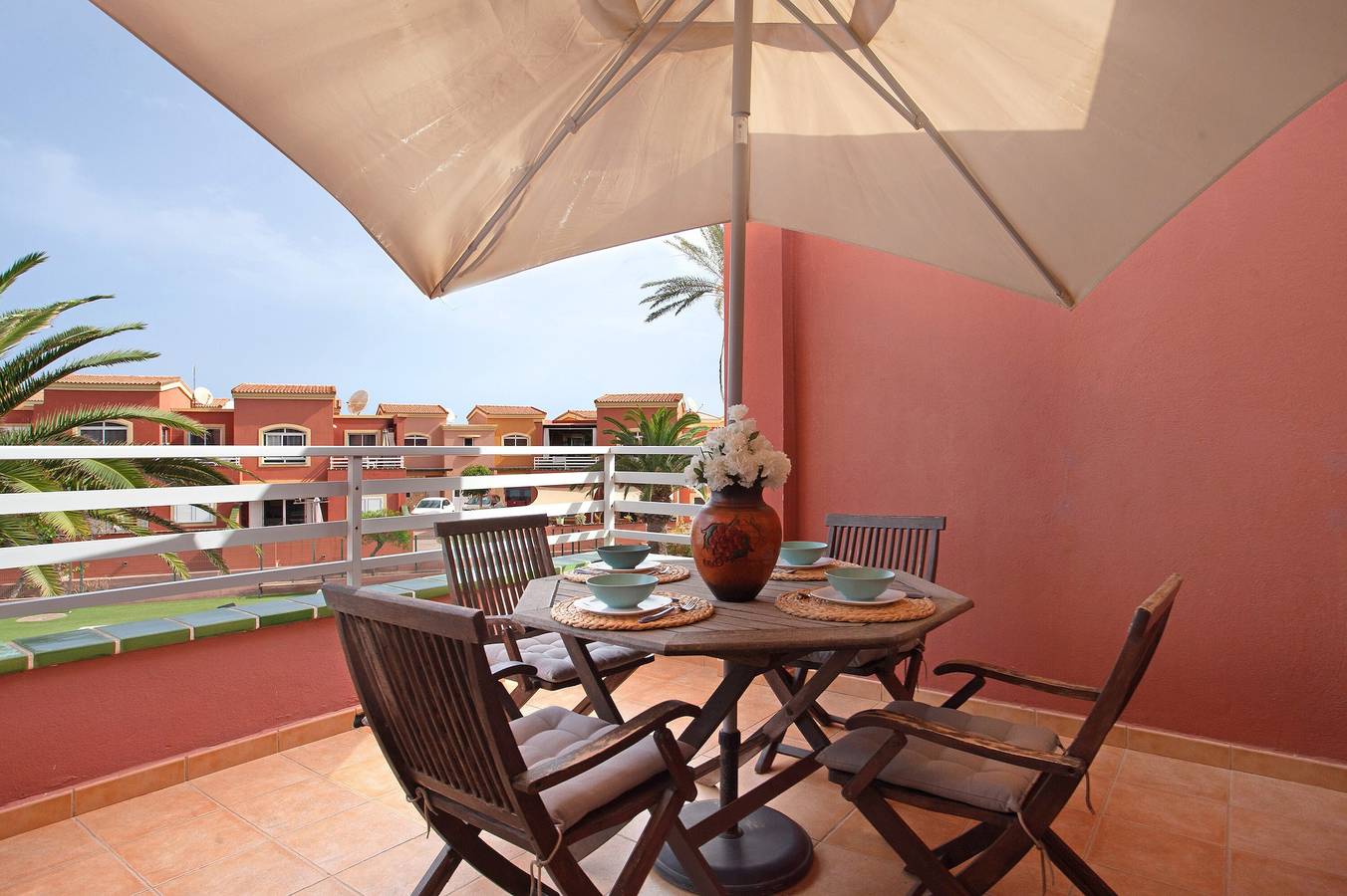 Casa de vacaciones 'Villa Florencia' con piscina compartida, terraza privada y Wi-Fi in Oasis Tamarindo, La Oliva