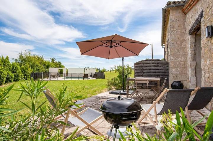Location de vacances pour 6 personnes, avec Balcon ainsi que Jardin et Piscine à Saint-Colomb-de-Lauzun