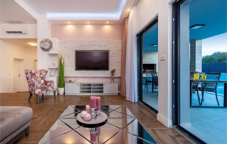 Ferienhaus für 10 Personen, mit Terrasse und Whirlpool in Nin - 3