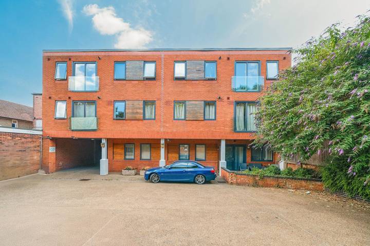 Entire apartment, Bright & Stylish 1-Bed Flat in Central Watford - Pass the Keys in Hertfordshire