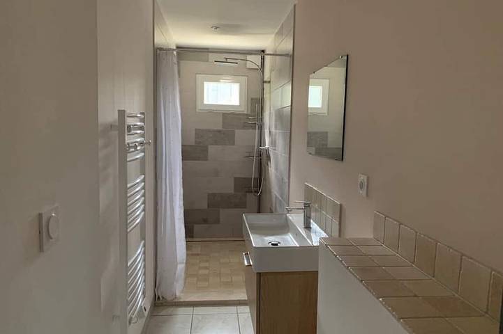 Gîte pour 5 personnes, avec terrasse et piscine à Saint-Christol-de-Rodières - 4