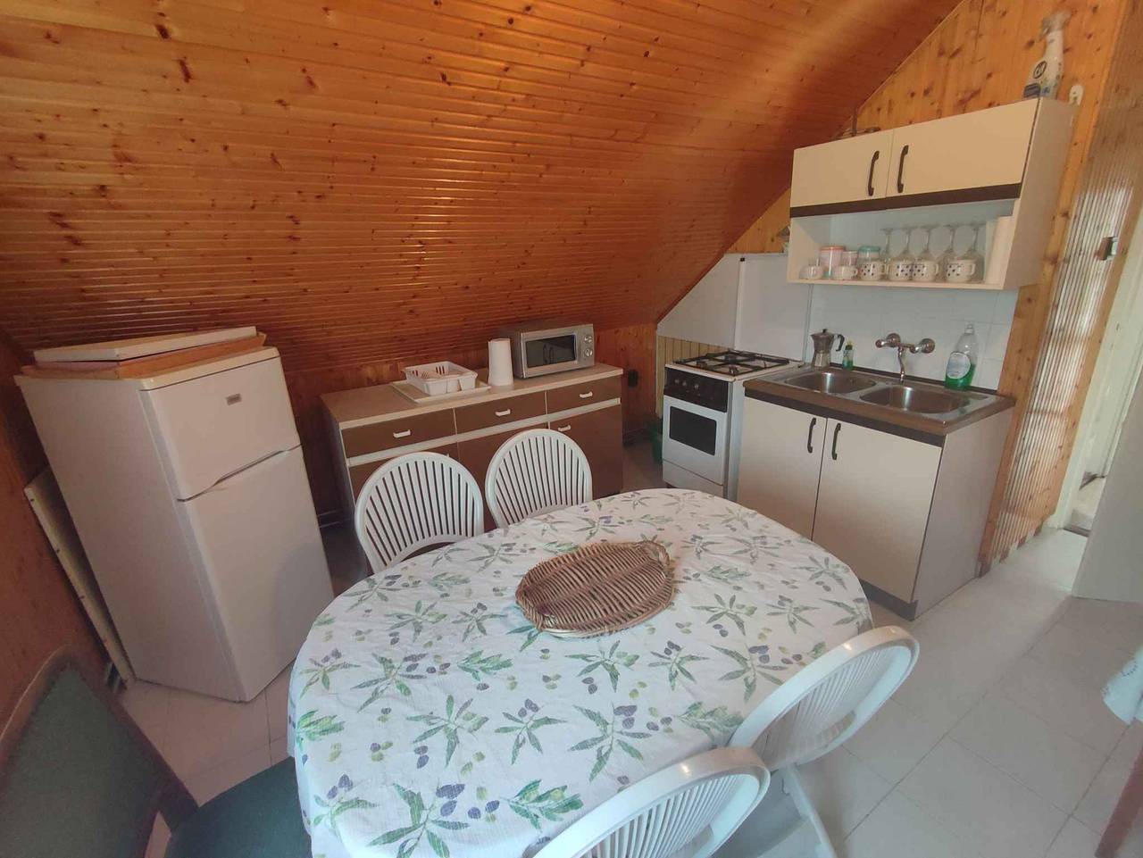Ganze Ferienwohnung, Ferienwohnung in ruhiger Lage mit Wanderweg in der Nähe  in Balatonföldvar, Plattensee Südufer