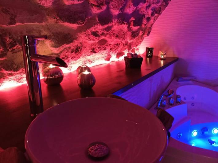 Location de vacances pour 2 personnes, avec jacuzzi ainsi que terrasse et jardin à Saint-Pierreville - 4