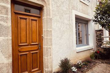 Gîte pour 7 personnes, avec jardin à Éguzon-Chantôme