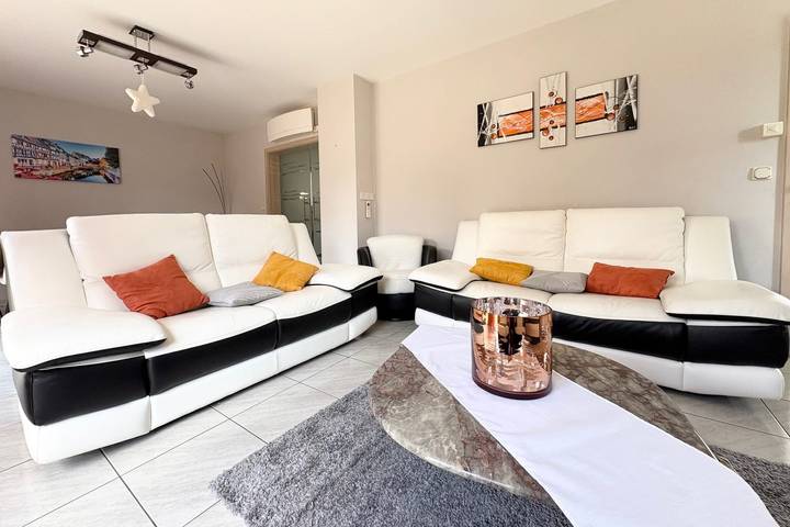Holiday home for 10 people, with garden and terrace - 1