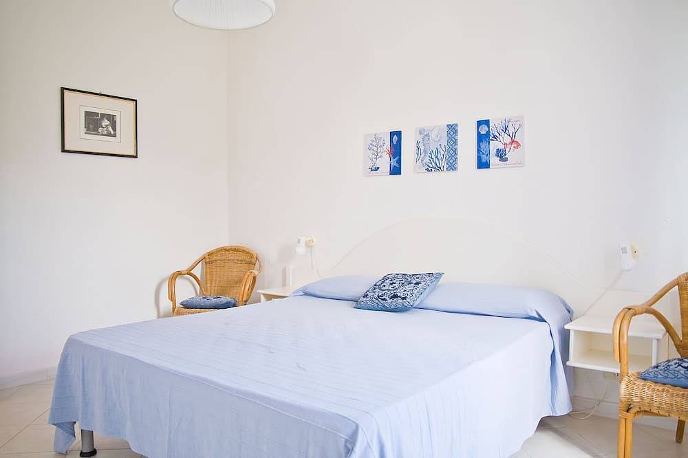 Fantastica villa in prima fila con vista mare mozzafiato in Baia Santa Reparata, Santa Reparata