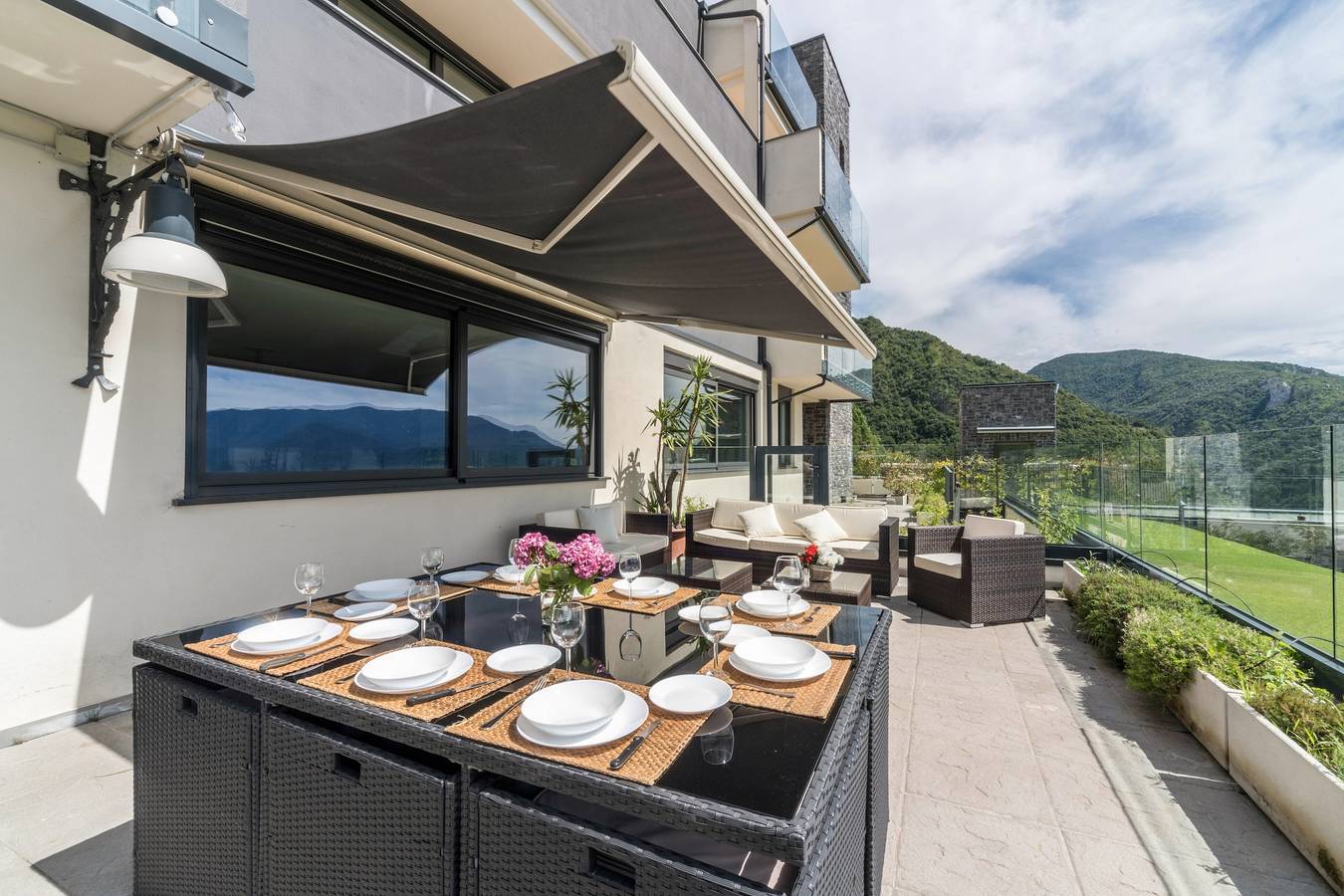 Ganze Wohnung, „Resort Style Apartment“ mit Bergblick, Pool und Wlan in Perledo, Gemeinde Perledo