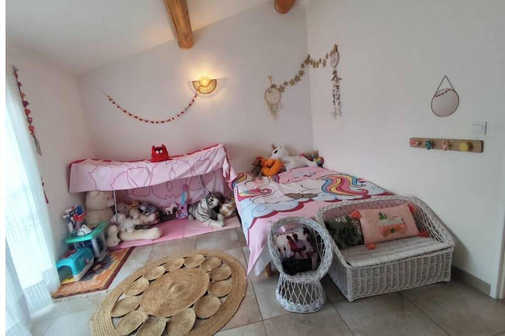 House in the South of France with swimming pool. Close to town center, ideal for families in Salon-de-Provence, Aix-en-Provence region