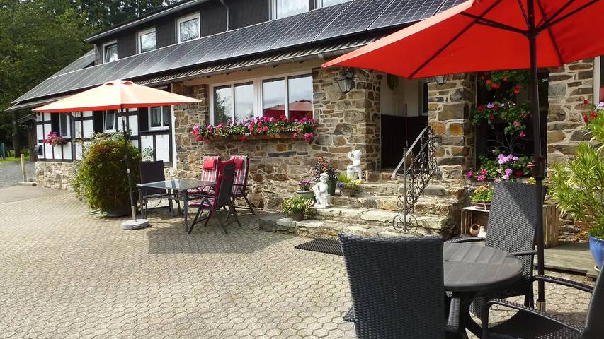 Ferienwohnung für 5 Personen, mit Terrasse und Garten sowie Sauna in Monschau