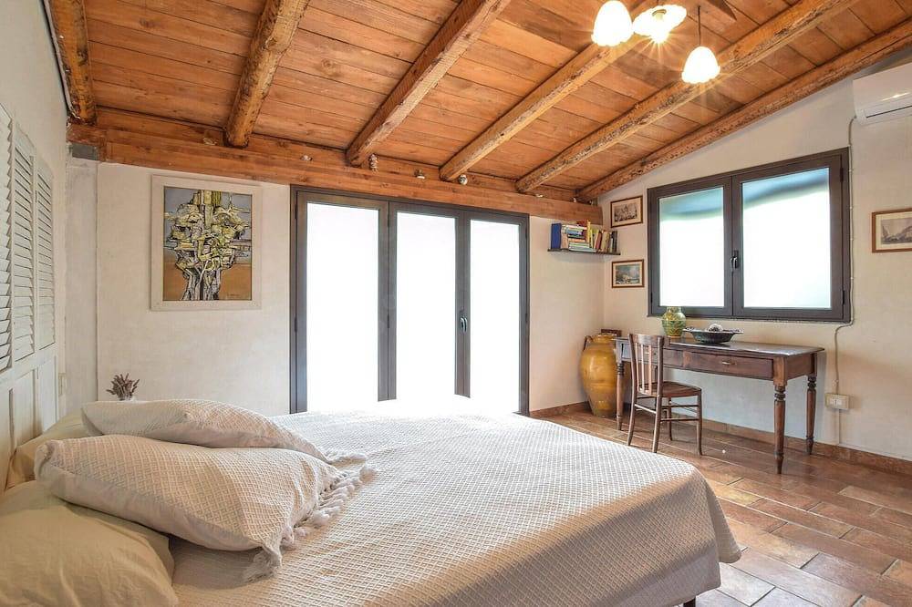 2 bedroom beautiful home in Santa Teresa di Riva in Savoca, Messina Provinz