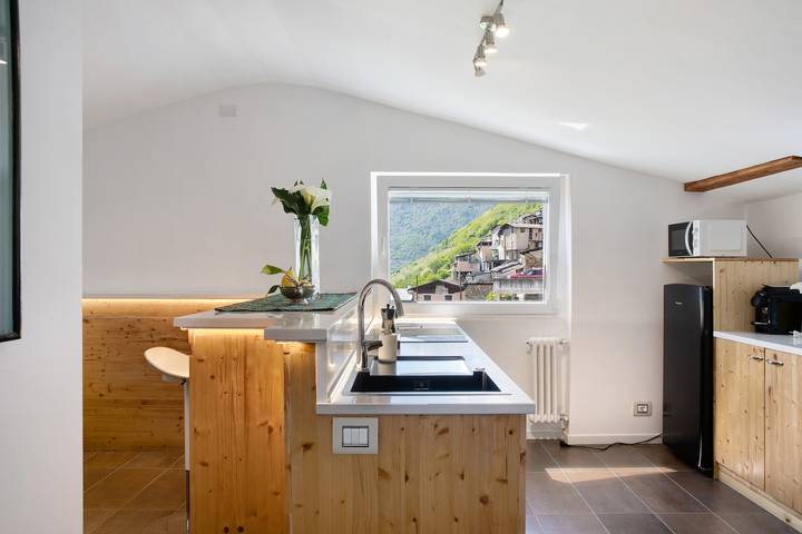 Entire apartment, Apartment 'Leuscc' with Mountain View, Wi-Fi and Air Conditioning in Montagna in Valtellina (Village), Montagna in Valtellina