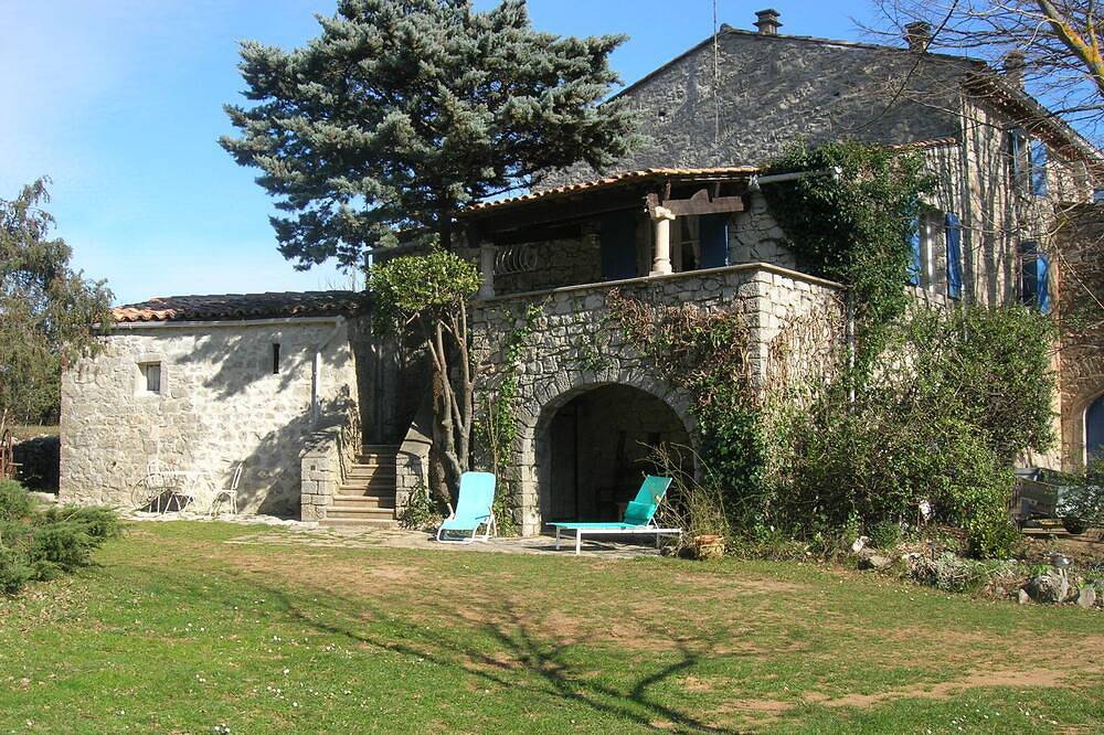 Cottage mitoyen dans propriété prive arbore in Les Vans, Parc naturel régional des Monts d'Ardèche