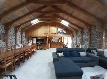 Gîte pour 15 personnes, avec terrasse et jardin à Le Monastier-sur-Gazeille