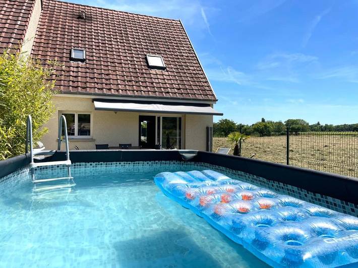 Location de vacances pour 6 personnes, avec jardin et piscine à Couchey