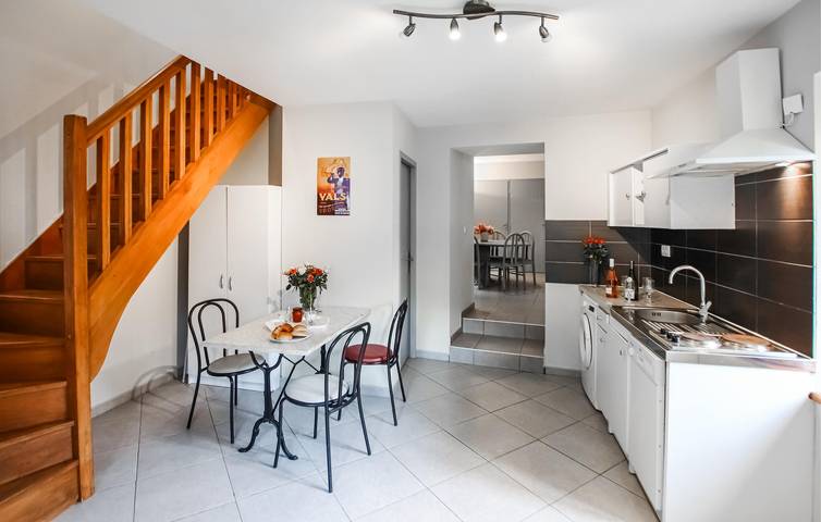 Luxury Apartment with Pool, Whirlpool & Garden, near L'Ouvèze River in Privas (arrondissement)