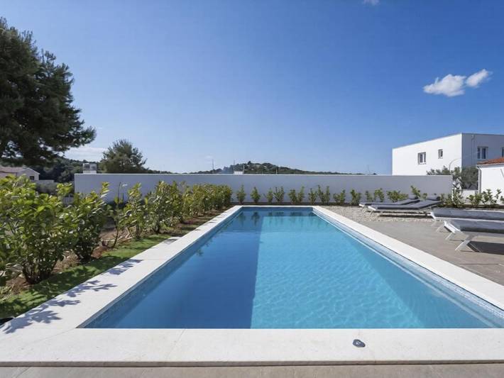 Villa pour 8 personnes, avec piscine et balcon ainsi que jacuzzi et sauna à Tribunj - 3