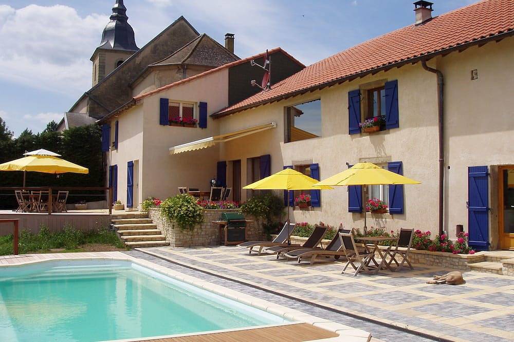 La Dame Blanche awaits you. The open view over the countryside will surprise you. in Bérig-Vintrange, Forbach und Umgebung
