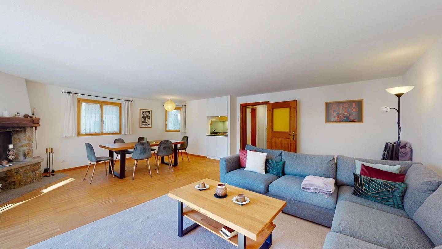 Ganze Wohnung, Ferienwohnung in Champfèr: 96 m², Terrasse, Kamin und Bergblick in Silvaplana, Sankt Moritz