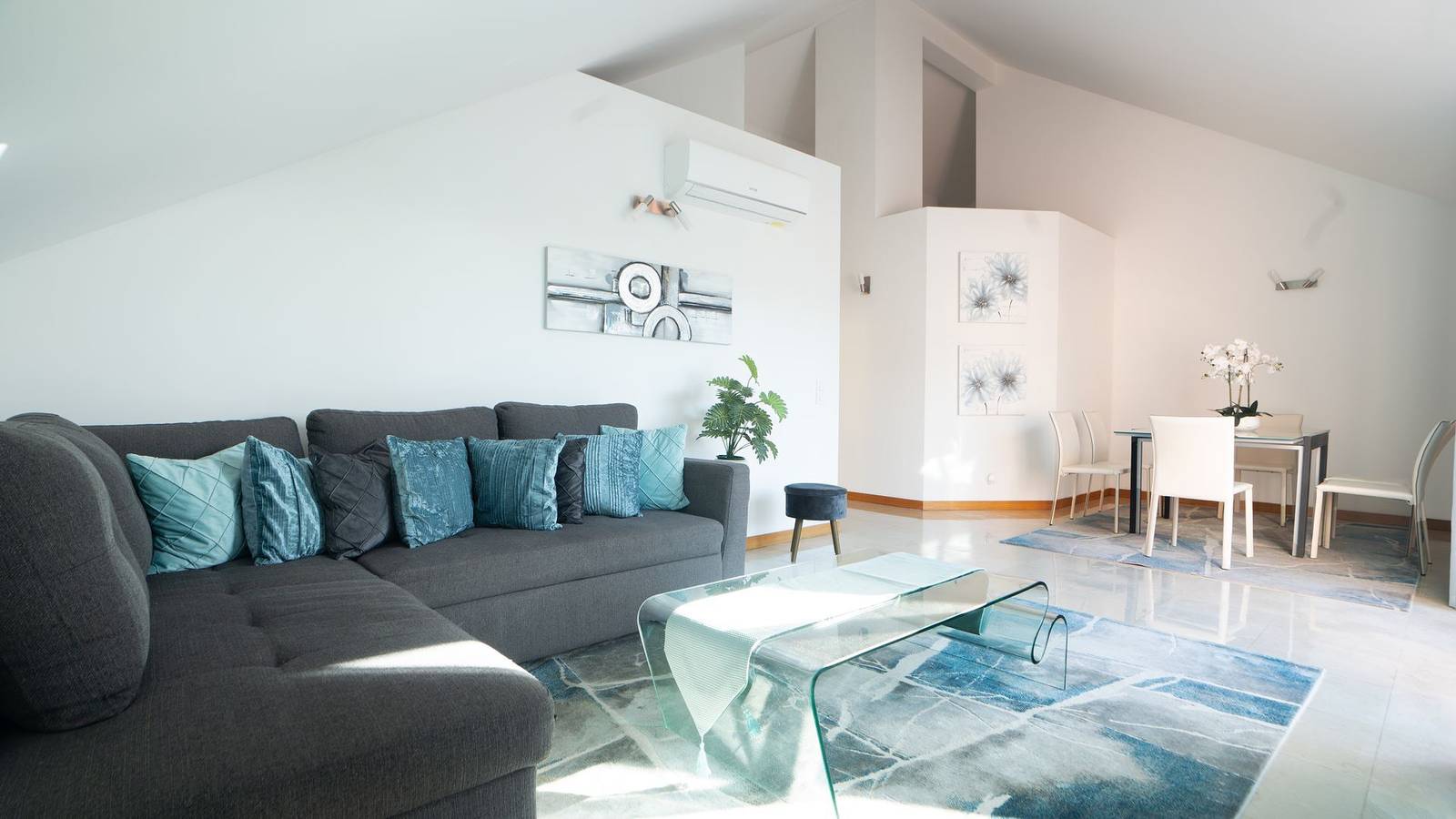 Appartement entier, Appartement de vacances pour 4 personnes avec piscine in Funchal (Santa Luzia), Île de Madère