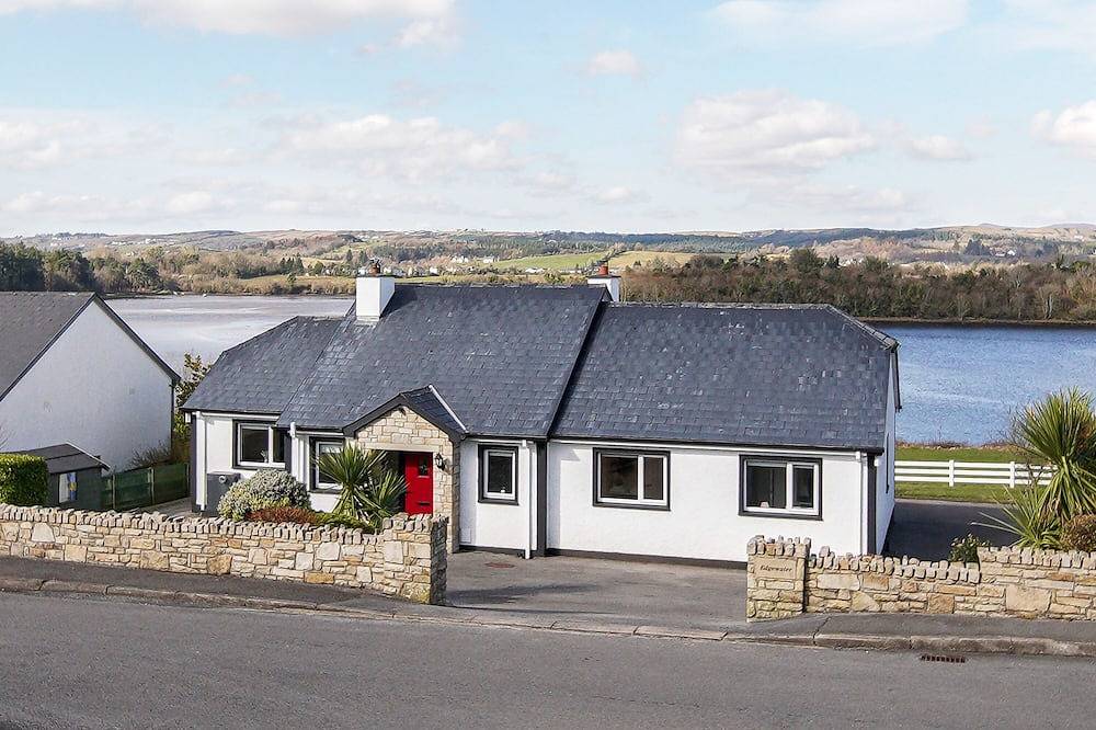 Fresh & Stylish | Ocean View | Donegal Town & Bay in Donegal, County Donegal