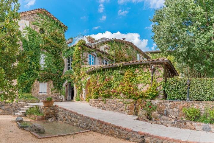 Hôtel pour 2 personnes, avec balcon ainsi que jardin et piscine à Mialet - 3