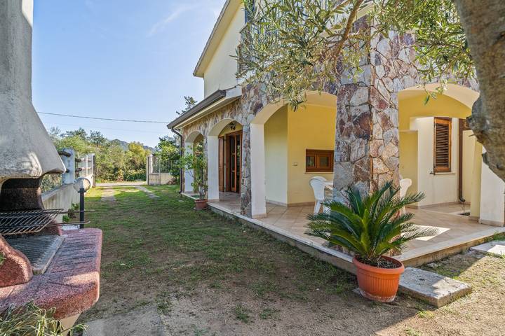 Location de vacances pour 4 personnes, avec Balcon et Jardin à Castiadas - 2