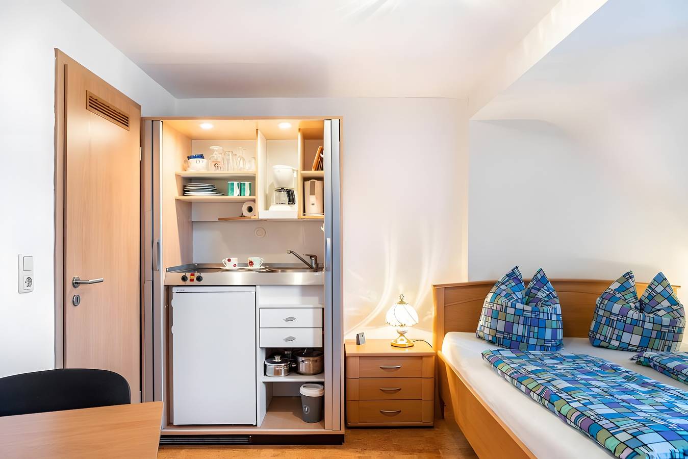 Ganzes Studio, Einzimmerapartment 'Haus Edith Zimmer' mit Bergblick, Gemeinschaftsgarten und Wi-Fi in Gersfeld, Rhön-Hessen