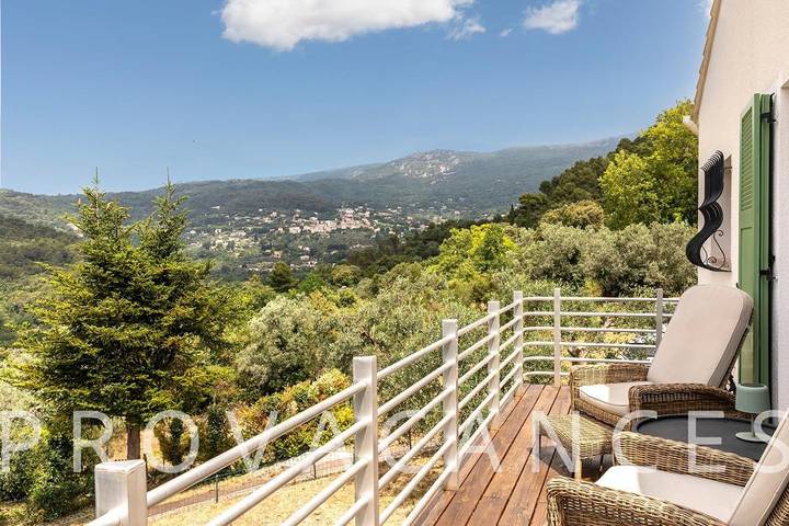 Ferienhaus mit Pool in fußläufiger Entfernung zu Claviers in Claviers, Draguignan Region