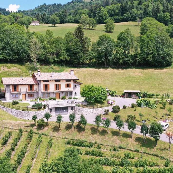 Gîte pour 4 personnes, avec Balcon et Terrasse ainsi que Jardin et Vue dans Serina - 2