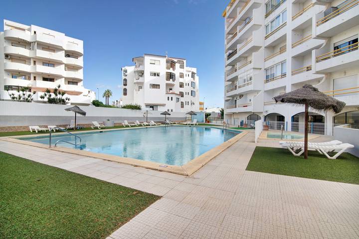 Appartement entier, Appartement 'T1 Antonio Henriques' avec piscine partagée, balcon et Wi-Fi in Monte Choro, Albufeira e Olhos de Água